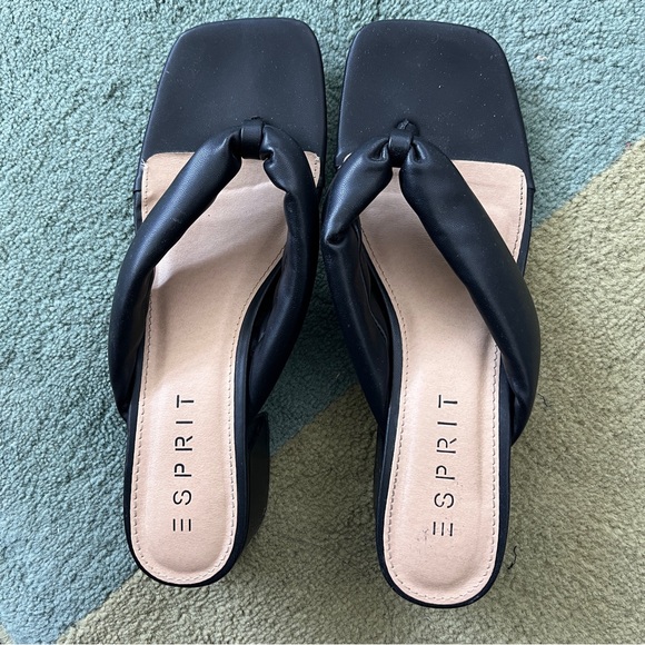 Puffy thong sandal - Picture 6 of 6